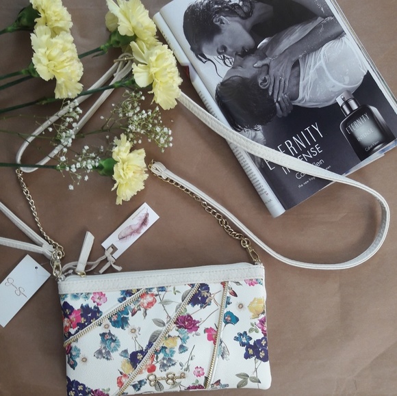 Jessica Simpson Handbags - NWT Jessica Simpson Floral Crossbody Bag Wristlet